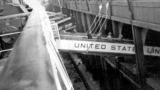 SS AMERICA Pier 76 embarquement.jpg