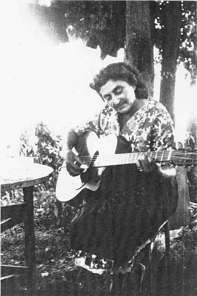femme manouche.jpg